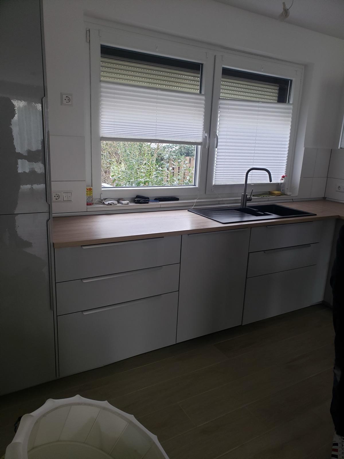 Saubere, besenrein übergebene Küche nach Wohnungsauflösung